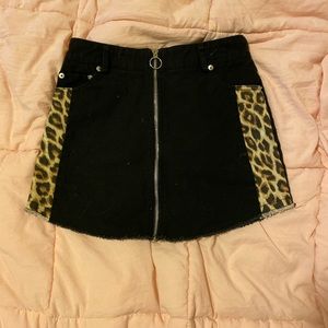Small forever 21 mini skirt